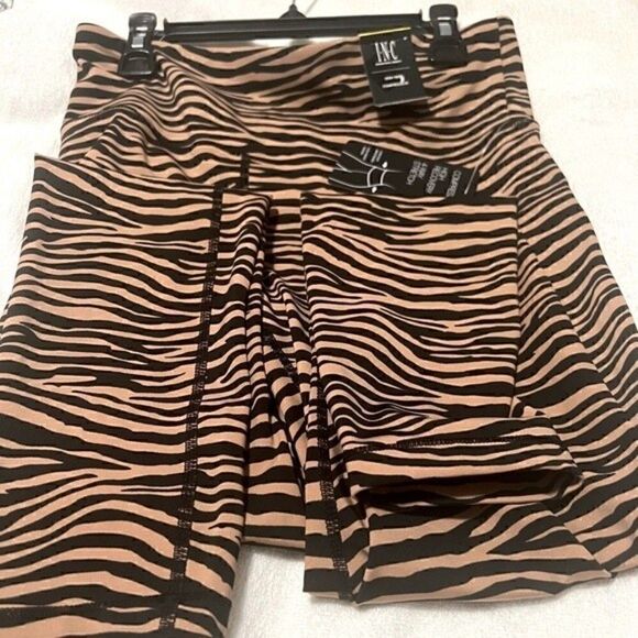 INC INTERNATIONAL CONCEPTS
Tiger-Print Compression Leggings - Picture 6 of 7